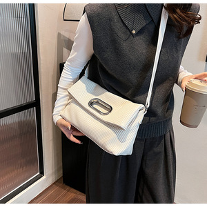 Sac fourre-tout matelassé texturé en diamant, sac à bandoulière pliable de couleur unie de conception de niche pour femmes, best-seller en gros et à la mode - Product Image 1