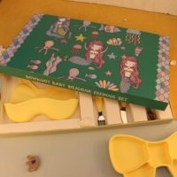 Emballage personnalisé de haute qualité imprimé boîte colorée avec couvercle et coussin d'emballage pour bébé alimentation assiette bol tasse ensembles