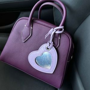 Miroir de maquillage compact en cuir PU en forme de cœur, breloque de sac, pendentif de poche, porte-clés, décoration de sac à main, cadeaux promotionnels - Product Image 3