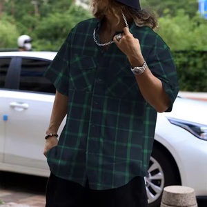 เสื้อเชิ้ตแขนสั้นลำลองสไตล์สปอร์ตผู้ชายลายสก็อตเย็บต่อผ้าแบบมีหัวเข็มขัด แฟชั่นฮิตสไตล์ยุโรปและอเมริกา ปี 2025 - Product Image 4