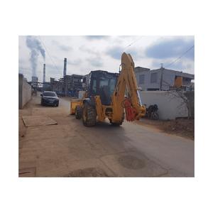 Chargeuse sur pneus compacte 420F d'occasion, puissance 76 kW, capacité de la benne 1 m³, moment de charge élevé, origine USA - Product Image 1