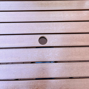 <span class=keywords><strong>Table</strong></span> de pique-nique d'extérieur, pieds carrés en métal, <span class=keywords><strong>table</strong></span> à manger en <span class=keywords><strong>composite</strong></span> bois-plastique avec trou pour parapluie pour parcs et terrains de camping - Product Image 6