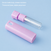 Flacon de parfum portable de 10 ml en plastique PP rechargeable, coloré, avec bouchon à vis, impression sérigraphique et pulvérisateur à pompe