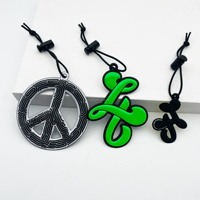 Fabricant de porte-clés OEM Fournisseur Porte-clés clignotant personnalisé Porte-clés lumineux 2D Porte-clés personnalisé en plastique souple Pvc LED réfléchissant
