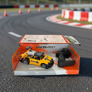 Voiture de course RC jaune à l'échelle 1:18, électrique, télécommandée, tout-terrain, prête à l'emploi en intérieur/extérieur avec support de caméra à cardan 2 axes - Product Image 1