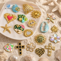 SUMMLY Breloques personnalisées en forme de soleil, œil, cœur, croix, coquillage, fleur, en acier inoxydable plaqué or 18 carats pour la fabrication de bijoux et bracelets DIY