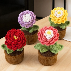 Bouquet de pivoines en crochet, finition personnalisée, en pot, à offrir en cadeau à des amis. Plante en pot, fleur tissée, fleur artificielle. - Product Image 1