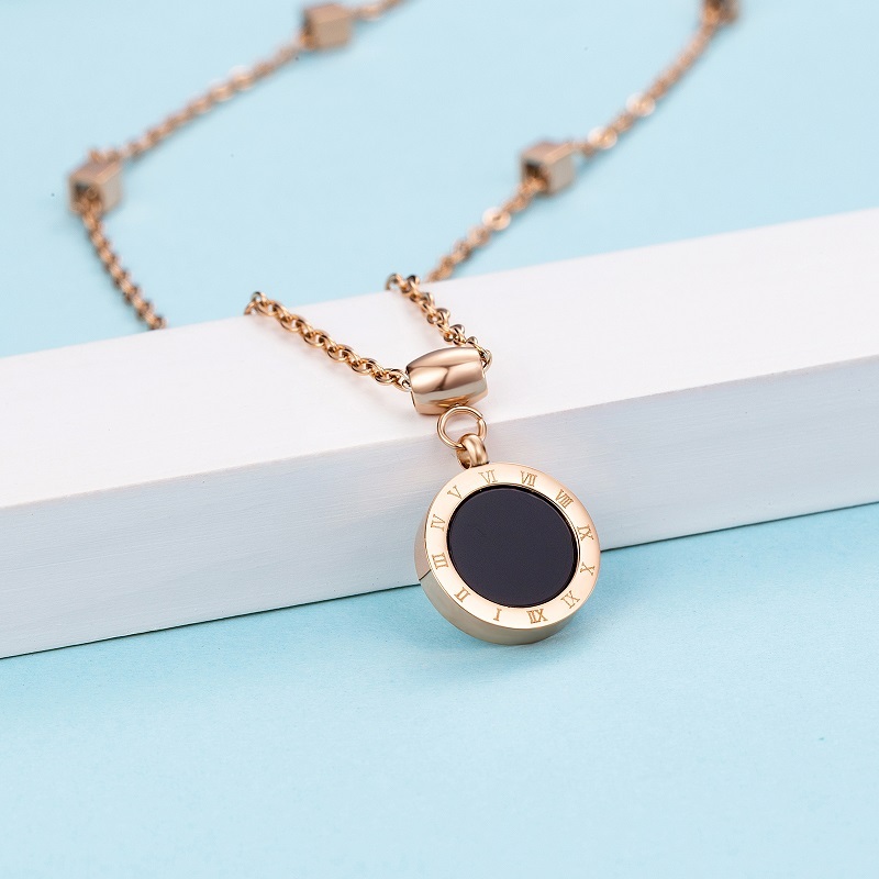 En gros Pas Cher Femmes Bijoux Agate Coquille Blanc Noir Disque Pendentif Collier En Acier Inoxydable
