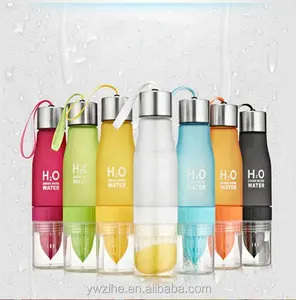 새로운 크리스마스 선물 650ml 물병 플라스틱 과일 주입 병 Infuser 음료 야외 스포츠 주스 레몬 휴대용 주전자