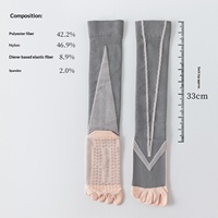 Chaussettes de yoga et de Pilates professionnelles pour femmes - Chaussettes tricotées antidérapantes mi-mollet ODM pour le cyclisme, la course à pied, le sport et le fitness, à cinq doigts