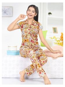 Pyjama tendance pour filles en Lycra à imprimé numérique avec col confortable, en tissu doux et extensible, pour la maison, vente en gros - Product Image 1