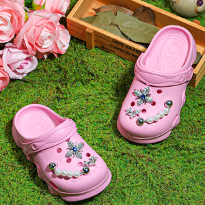 Sandales de plage légères et antidérapantes en EVA pour filles, pour l'été et le quotidien, sabots avec breloques florales, caractéristiques antidérapantes - Product Image 4