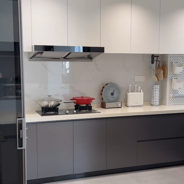 Modern Solid Wood Modular Customizable Kitchen Cabinet with Islands for Apartment Home Furniture