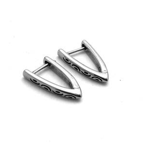 Pendientes yunnique geométricos de acero de titanio, joyería de moda unisex, poste para la oreja de acero inoxidable 316 para hombres y mujeres - Product Image 1
