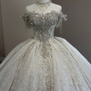 Vestido de Novia de Tul con Cuentas de Cristal y Lentejuelas, Modelo Wx386, Color Marfil, con Apliques de Encaje Plateado, Estilo Moderno con Escote Corazón - Product Image 5