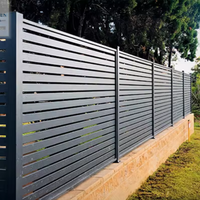 Panneaux de clôture en aluminium noir, élégants, horizontaux, pour l'extérieur, avec des motifs de treillis et de portails