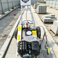 Machine de marquage routier par pulvérisation à froid avec guidage laser précis pour les lignes de terrains sportifs