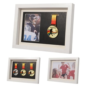 Cadre photo A4 en MDF noir et blanc, cadre de présentation de médailles, cadres de présentation d'ombres imprimés UV pour les coureurs, marathon, <span class=keywords><strong>course</strong></span>, tous les sports - Product Image 1