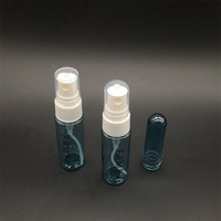 Flacon pulvérisateur PET 20 ml avec logo OEM, noir mat/bleu, couleurs personnalisables, pour emballage de produits de soin de la peau