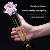 Trophée en cristal de lotus coloré haut de gamme et créatif, sur mesure pour les récompenses annuelles des bénévoles d'entreprise pour la lutte contre la pandémie