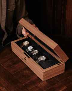 Scatola di Lusso in Legno per Orologi con Chiusura |   Espositore per Orologi in Ebano Macassar, Finitura Ecologica, Materiali Riciclati, Rivestimento in Camoscio, Personalizzabile - Product Image 4
