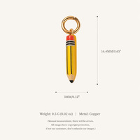 Manna Playful - Dijes Decorativos de Metal con Dibujos Animados en 3D, Dijes con Pintura Esmaltada - Libros/Lápices/Papelería