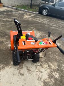 آلة إزالة الثلوج عالية الجودة، آلة إزالة الثلوج ذات التشغيل الكهربائي، آلة رمي الثلوج متعددة الوظائف بقوة 13 حصان وعجلتين - Product Image 4