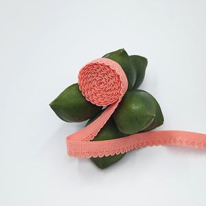 Banda elástica ondulada de alta resistencia, correas de látex de poliéster de alta tenacidad, patrón personalizado liso para rollo médico embalado de 10mm de ancho - Product Image 1