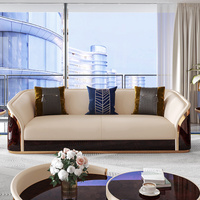 Ensemble de canapés sectionnels en cuir véritable italien de luxe Furnistyle avec pieds dorés et rembourrage en éponge pour salon de villa moderne