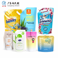 Pochette souple personnalisée avec bec verseur pour lotion, nettoyant visage, shampoing, gel douche, avec logo sur mesure