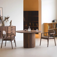 Table à manger ronde de luxe à base cylindrique cannelée, table de salle à manger moderne pour villa, salle à manger intérieure, espace de restauration à domicile