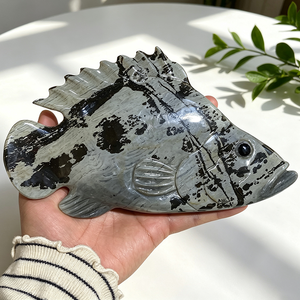 Scultura di Pesce in Pietra di Diaspro Naturale Intagliata a Mano, 17-20cm, Pezzo Unico Artigianale di Animale Marino per Arredamento Casa - Product Image 3