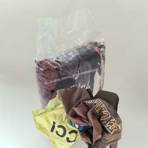 Trapos de camiseta reciclados de colores mixtos, 100% algodón, para limpieza industrial. - Product Image 1