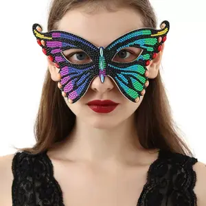Hot Selling DIY Diamond Painting Party Mask Popular Mysterious Dance Face Mask Festival Party Ball Mosaic Embroidery Decorative