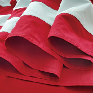 Ce drapeau américain 100% coton 4x6 pieds, robuste, durable, étoiles brodées, rayures cousues, œillets en laiton, résistant à l'eau - Product Image 4