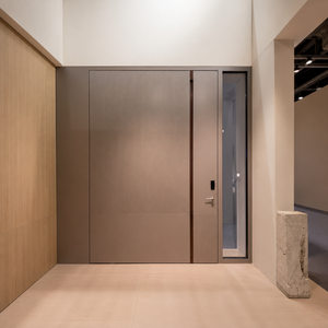 Porte d'entrée sécurisée étanche Keynes AQM-457 avec fonction de verrouillage utilitaire, en aluminium et acier-bois, design dissimulé - Product Image 1