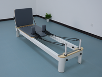 Appareil de Pilates Reformer en aluminium massif blanc pour usage commercial en studio de fitness