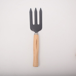 Ensemble de trois pelles à manche en bois pour la pêche aux vers de terre, outils de fouille de plage, outil de creusement en métal, utilisation sur la plage et en mer - Product Image 3