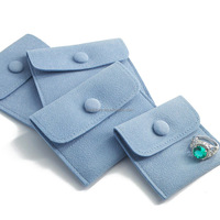 Pochette à bijoux moderne en velours imprimée sur mesure 7x7cm avec doublure en polaire perlée et fermeture à bouton pour le rangement des boucles d'oreilles et des colliers