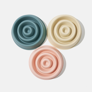 Comedero Lento de Silicona Personalizado para Perros, Plato Redondo Antideslizante para Comida y Agua, Previene la Asfixia y la Hinchazón, para Gatos, Cachorros y Gatitos - Product Image 1