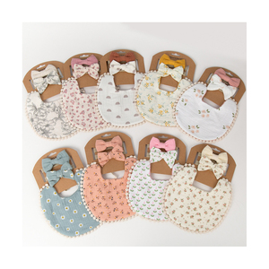 Милый набор: двусторонние нагрудники для кормления с принтом и повязка на голову, мягкие детские нагрудники из хлопкового муслина - Product Image 1