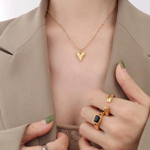 قلادة قلب صغيرة لطيفة من الفولاذ المقاوم للصدأ مطلية بالذهب، قلادة خانقة بقلب صغير مفتوح للنساء - Product Image 2