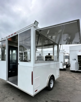 Remolque de Comida Comercial con Ventana de Vidrio y Estación de Máquina de Espresso para Café Latte en el Parque Tecnológico de Seattle