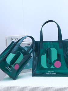 Sacs fourre-tout souples haut de gamme pour femmes en PVC et PU avec poignée, sac à bandoulière pour femmes avec logo imprimé, sac de yoga durable en PVC pour usage quotidien - Product Image 5