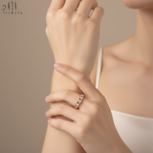 Nouveauté : Bague en or rose massif 18 carats avec diamant naturel rond, design vintage de notre propre marque, bijoux pour mariage et anniversaire pour femmes - Product Image 2