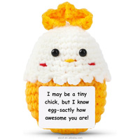 Pendentif de sac en tricot jaune, rouge et violet, figurine de poussin de dessin animé, ornements faits main au crochet, poulet coquille d'œuf à énergie positive