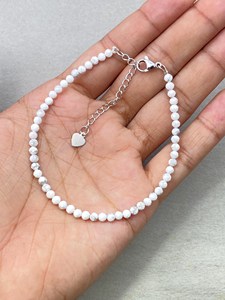 Pulsera de Howlite, Joyería Delicada con Piedras Preciosas, Cuentas Microfacetadas, Pulsera de Cristal, Joyería Minimalista, Pulsera con Piedras Preciosas Pequeñas - Product Image 6