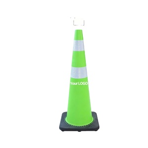 Cône de signalisation routière prismatique réfléchissant haute intensité en PVC de 90 cm, personnalisable et coloré, pour la sécurité routière - Product Image 1