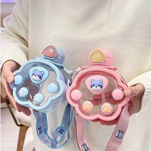 2025 nouvelle tasse en plastique patte de chat mignon amusant tasse de paille pour enfants <span class=keywords><strong>Portable</strong></span> extérieur bandoulière tasse d'eau pour boire directement pour les visites - Product Image 3