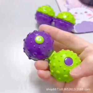 Venta al por mayor plástico dedo Spinner zanahoria bola mano Dispositivo de alivio para el manejo del estrés conectado masaje Spinner Fidget Spinners - Product Image 4